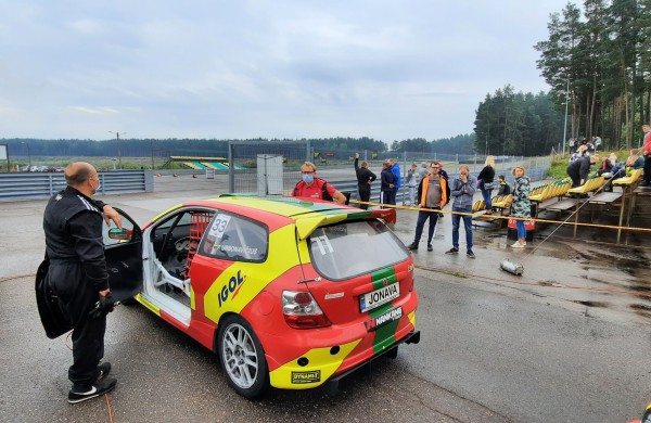 Lietuvos žiedinių lenktynių čempionato metinėje įskaitoje P. Urbonavičius užima 2 vietą
