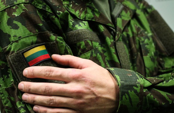Tarnybą Lietuvos kariuomenėje pasirinkę emigrantai: „Kol tarnauji, kai kurie žodžiai verčia užsikimšti ausis, bet kai jų nėra – lieka tuščias jausmas“