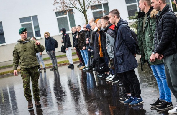 Tarnybą Lietuvos kariuomenėje pasirinkę emigrantai: „Kol tarnauji, kai kurie žodžiai verčia užsikimšti ausis, bet kai jų nėra – lieka tuščias jausmas“