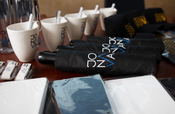 Pristatytas rajono savivaldybės logotipas ir atnaujinta svetainė, knygynas prekiaus Jonavos atributais