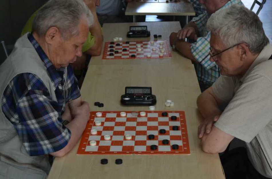 Rajono šaškių taurės turnyre pajėgiausias Stasys Markevičius