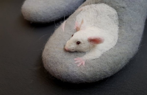 Jonavietės rankose gimstantys kūriniai atima žadą: vilna virsta gyvybe alsuojančiomis gyvūnų skulptūrėlėmis