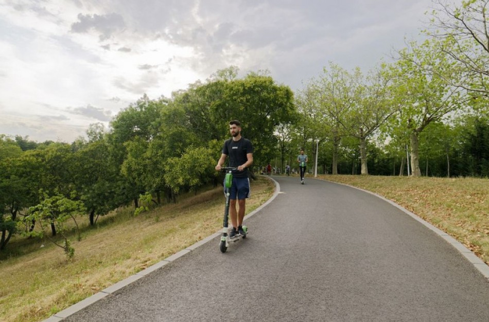 Norintieji kompensacijų už sunaikintą taršų automobilį įsigyjant elektrinius paspirtukus turėtų suskubti