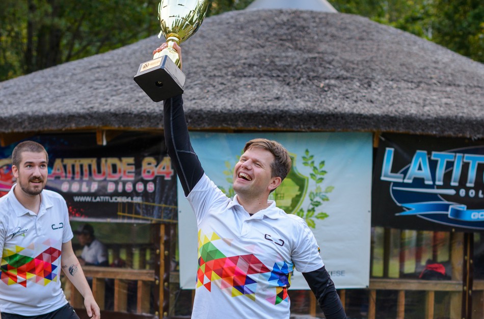 Lietuvos diskgolfo taurės finaliniame etape pergalę atnešė „erelis“