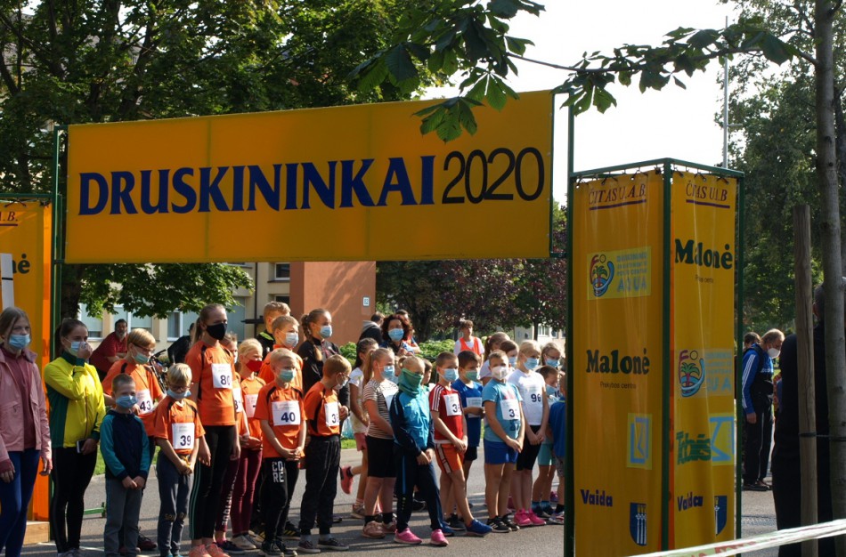 Jonaviečių pergalės ir asmeniniai rekordai sportinio ėjimo varžybose „Druskininkai 2020“