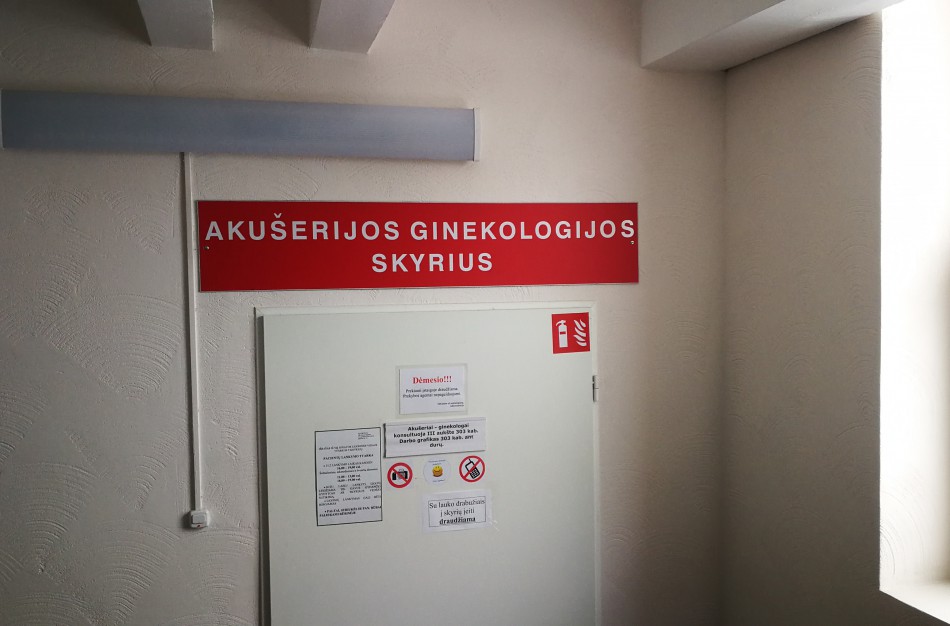 SAM informuoja: gimdyvėms neprivaloma dėvėti kaukių