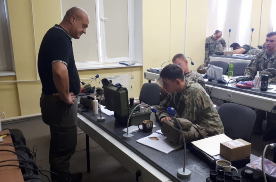 Lietuvos kariai Rukloje treniruojasi su naująja priešakinių stebėtojų ir oro atakos valdymo įranga