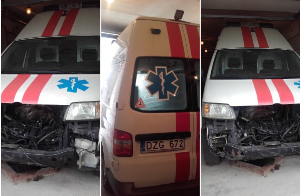 Savivaldybė aukcione parduoda traktorių, automobilius ir funkcines lovas