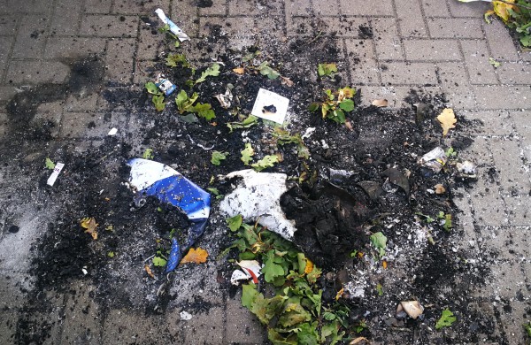 Suniokoti pastatai, sudegintas kandidato plakatas: vandalizmo aktas, ar piktas politinis žaidimas?
