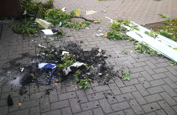 Suniokoti pastatai, sudegintas kandidato plakatas: vandalizmo aktas, ar piktas politinis žaidimas?