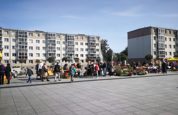 Sąjūdžio aikštėje karaliauja ruduo: prasidėjo kermošius „Po rudens dangum“