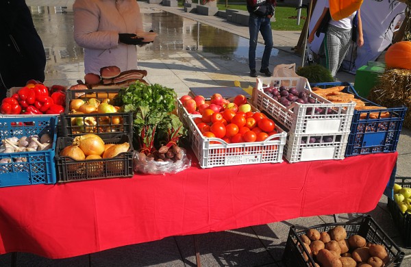 Sąjūdžio aikštėje karaliauja ruduo: prasidėjo kermošius „Po rudens dangum“