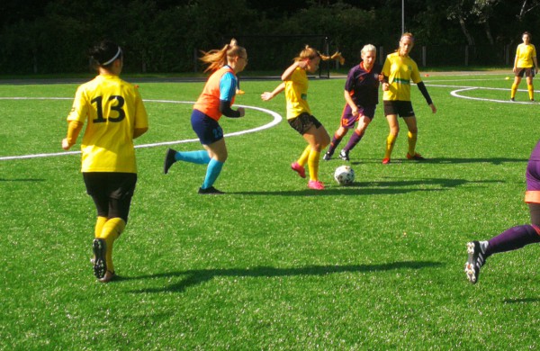 Startavo pirmosios Kauno (pietų) regiono moterų futbolo varžybos