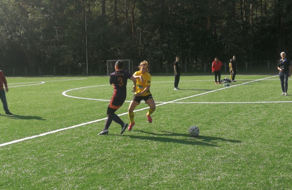 Startavo pirmosios Kauno (pietų) regiono moterų futbolo varžybos