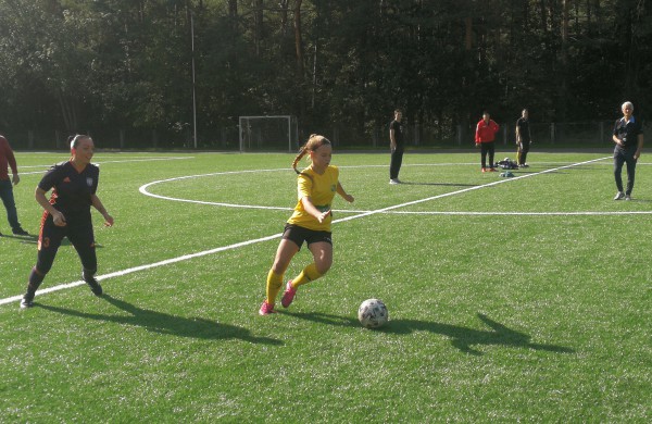 Startavo pirmosios Kauno (pietų) regiono moterų futbolo varžybos