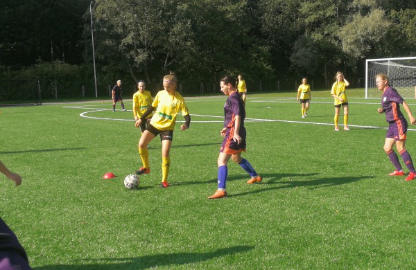 Startavo pirmosios Kauno (pietų) regiono moterų futbolo varžybos