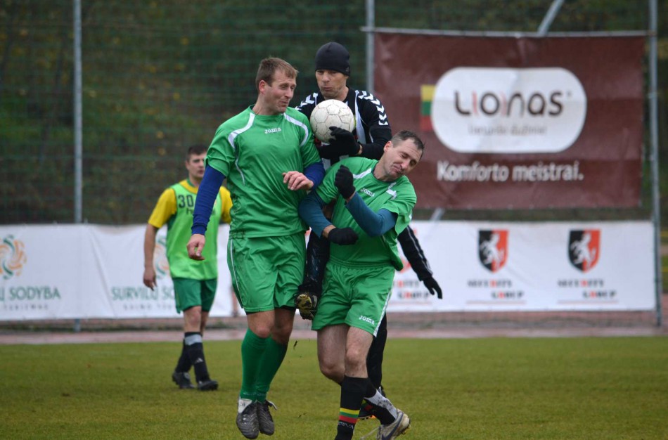 Futbolo aikštelėje varžosi Lietuvos kariuomenės sportininkai