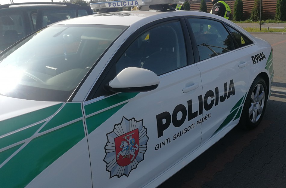 Ilgapirščiams prireikė benzininio trimerio