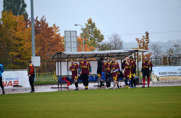 Futbolo aikštelėje varžosi Lietuvos kariuomenės sportininkai
