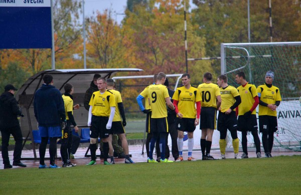 Futbolo aikštelėje varžosi Lietuvos kariuomenės sportininkai