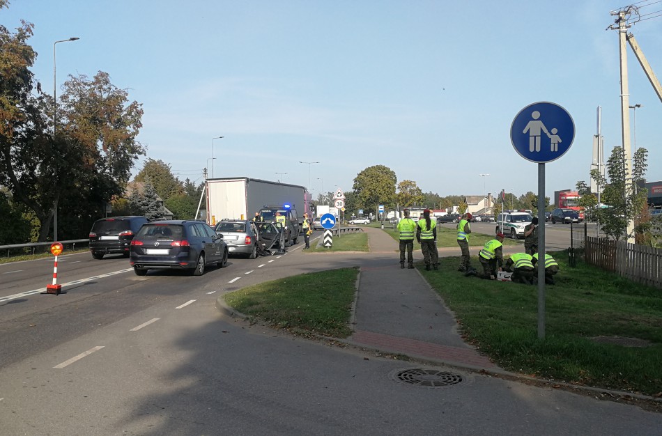 Susidūrus civilio asmens ir kario automobiliams, „išbandyta“ vairuotojų kantrybė