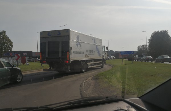 Susidūrus civilio asmens ir kario automobiliams, „išbandyta“ vairuotojų kantrybė