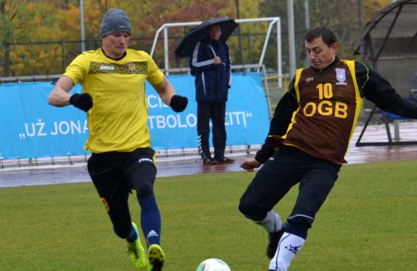 Futbolo aikštelėje varžosi Lietuvos kariuomenės sportininkai