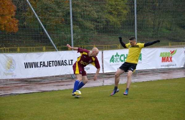 Futbolo aikštelėje varžosi Lietuvos kariuomenės sportininkai