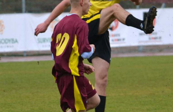 Futbolo aikštelėje varžosi Lietuvos kariuomenės sportininkai