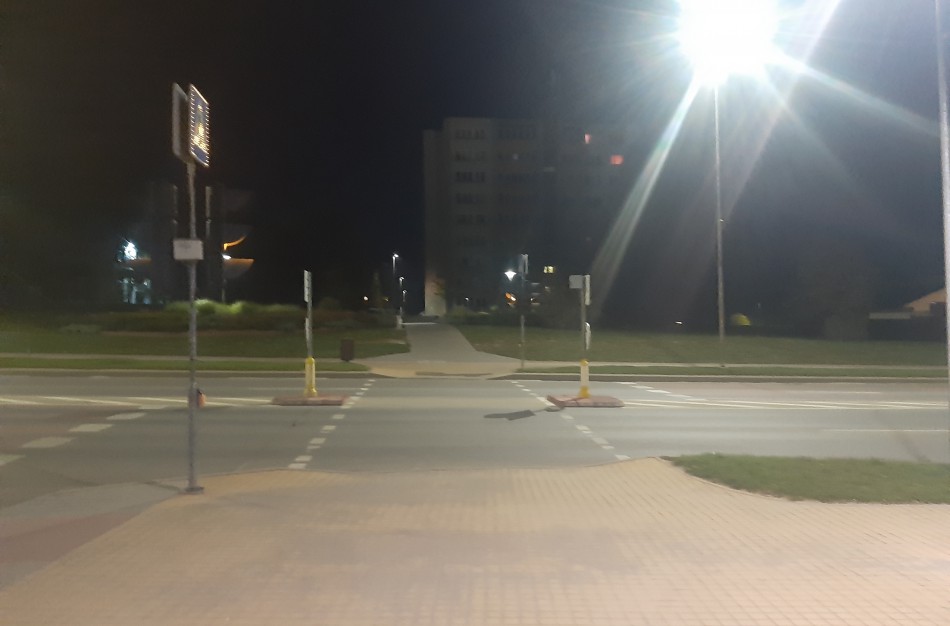 Skaitytoja Renata: ,,Ar vairuotojai pamiršo, ką reiškia mirksintis geltonas šviesoforo signalas?"