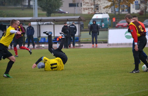 Futbolo aikštelėje varžosi Lietuvos kariuomenės sportininkai