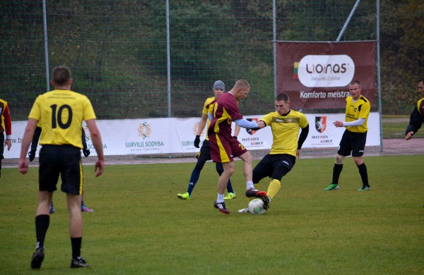 Futbolo aikštelėje varžosi Lietuvos kariuomenės sportininkai