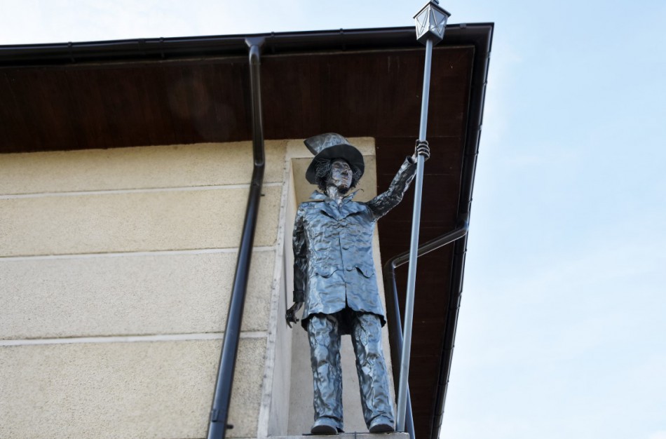 Jonavos senamiestyje kalvis įkurdino žibinčių: skleidžia šviesą ir gėrį