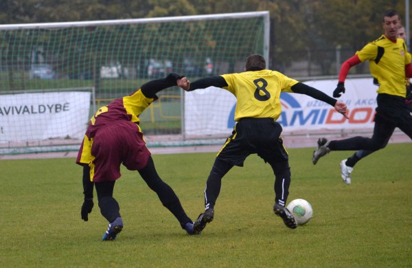Futbolo aikštelėje varžosi Lietuvos kariuomenės sportininkai