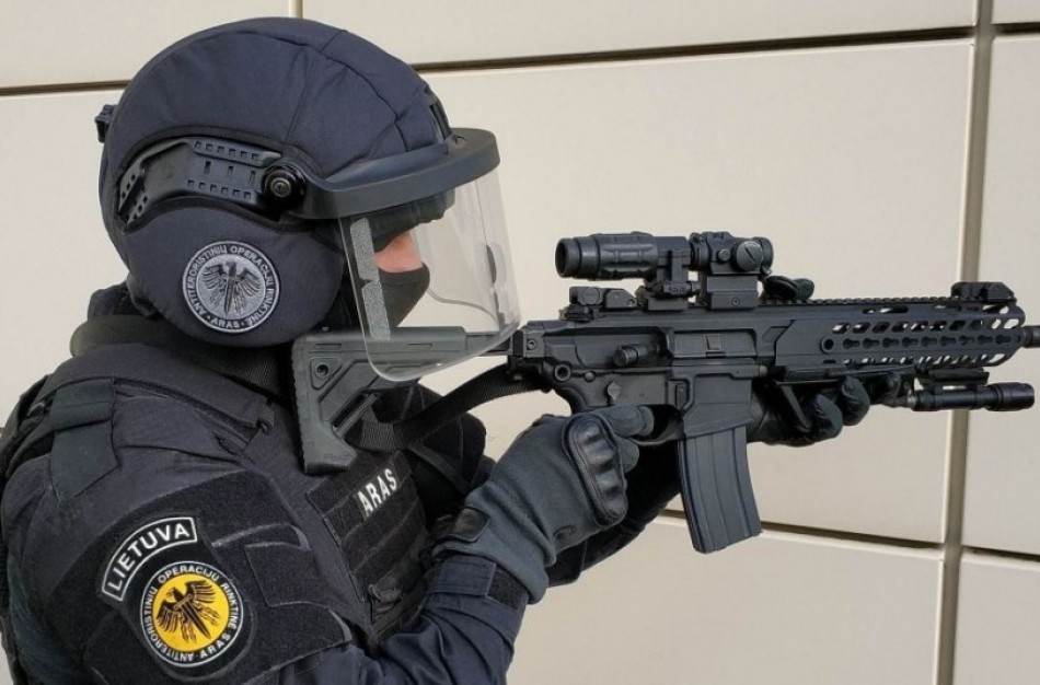 Rinktinė "Aras" aprūpinta šiuolaikinėmis apsaugos priemonėmis įkaitų išlaisvinimo operacijų vykdymui