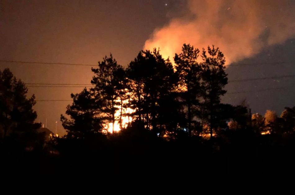 Užusalių kaime vakare įsiplieskusi ugnis rusena iki šiol