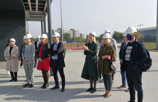 Įkasta naujojo Jonavos miesto baseino statybos pradžią simbolizuojanti laiko kapsulė