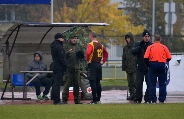 Futbolo aikštelėje varžosi Lietuvos kariuomenės sportininkai