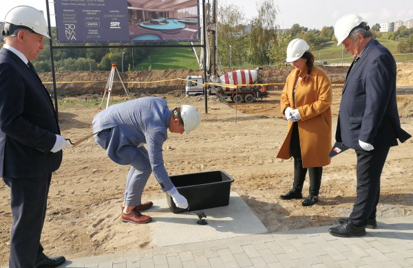 Įkasta naujojo Jonavos miesto baseino statybos pradžią simbolizuojanti laiko kapsulė
