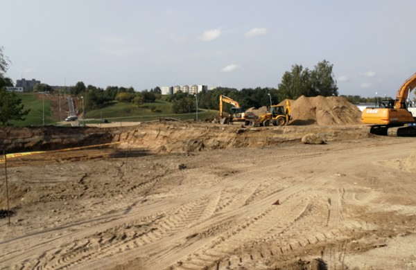 Įkasta naujojo Jonavos miesto baseino statybos pradžią simbolizuojanti laiko kapsulė