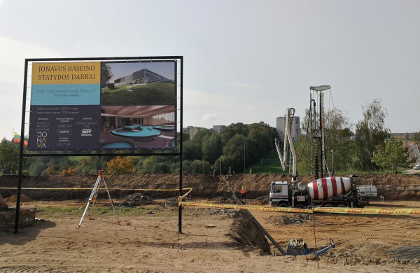 Įkasta naujojo Jonavos miesto baseino statybos pradžią simbolizuojanti laiko kapsulė