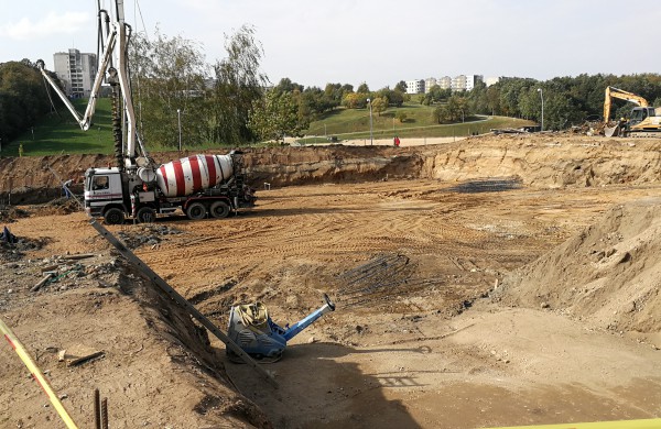 Įkasta naujojo Jonavos miesto baseino statybos pradžią simbolizuojanti laiko kapsulė