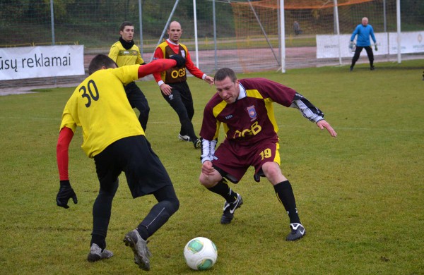 Futbolo aikštelėje varžosi Lietuvos kariuomenės sportininkai