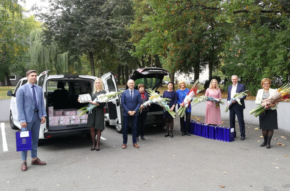 Padėkos ir dovanos perduotos visoms rajono ugdymo įstaigoms