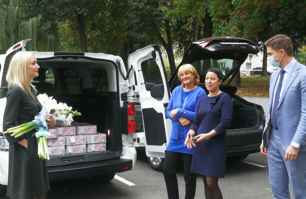 Padėkos ir dovanos perduotos visoms rajono ugdymo įstaigoms