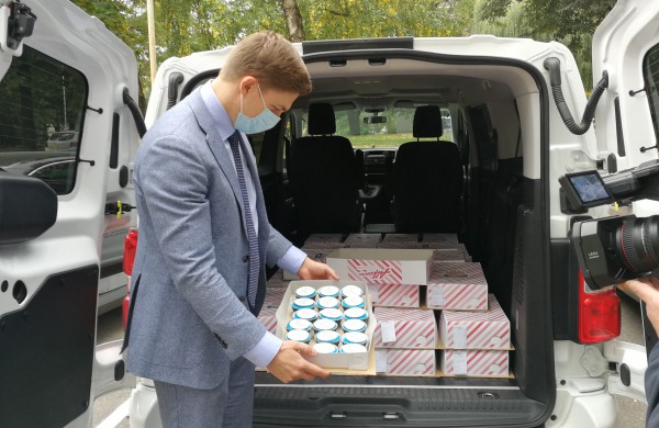 Padėkos ir dovanos perduotos visoms rajono ugdymo įstaigoms