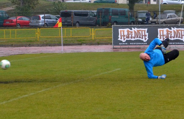 Futbolo aikštelėje varžosi Lietuvos kariuomenės sportininkai