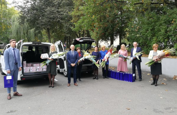 Padėkos ir dovanos perduotos visoms rajono ugdymo įstaigoms