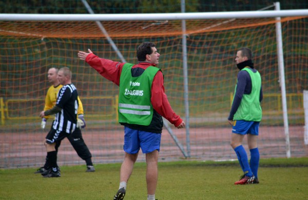 Futbolo aikštelėje varžosi Lietuvos kariuomenės sportininkai