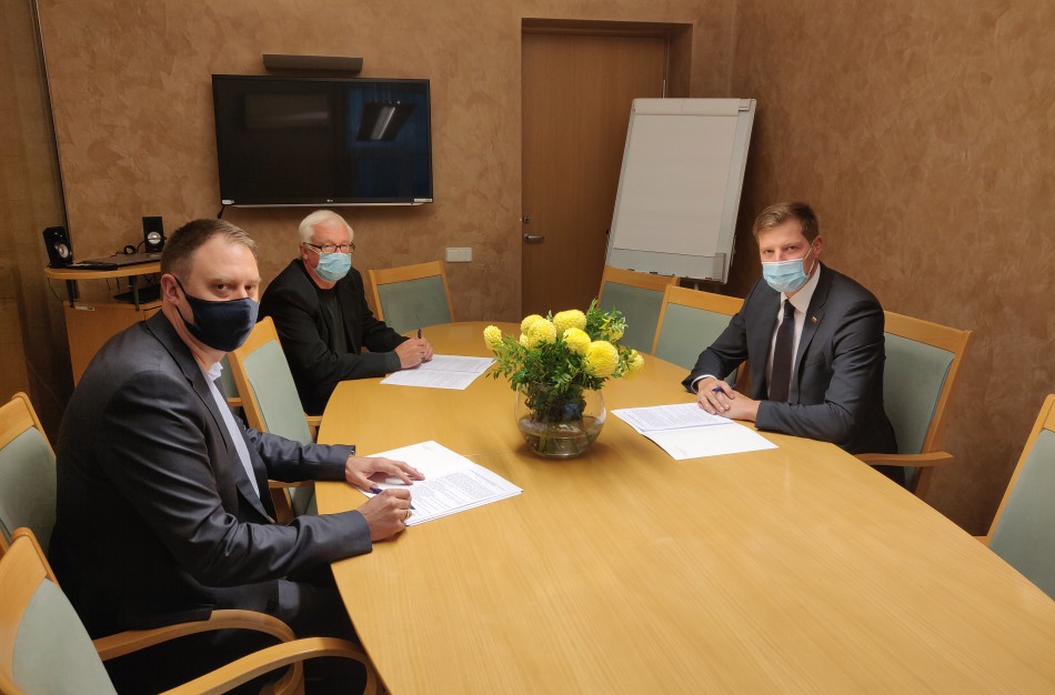 Atkuriama Jaunųjų miško bičiulių veikla – juos globoti imasi Valstybinių miškų urėdija